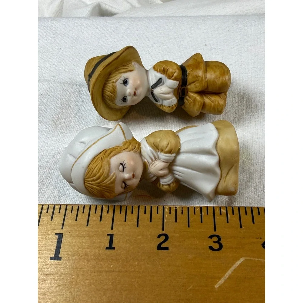 Vintage Ceramic Pilgrim Boy and Girl Figurines Thanksgiving Decor‎ Set of 2